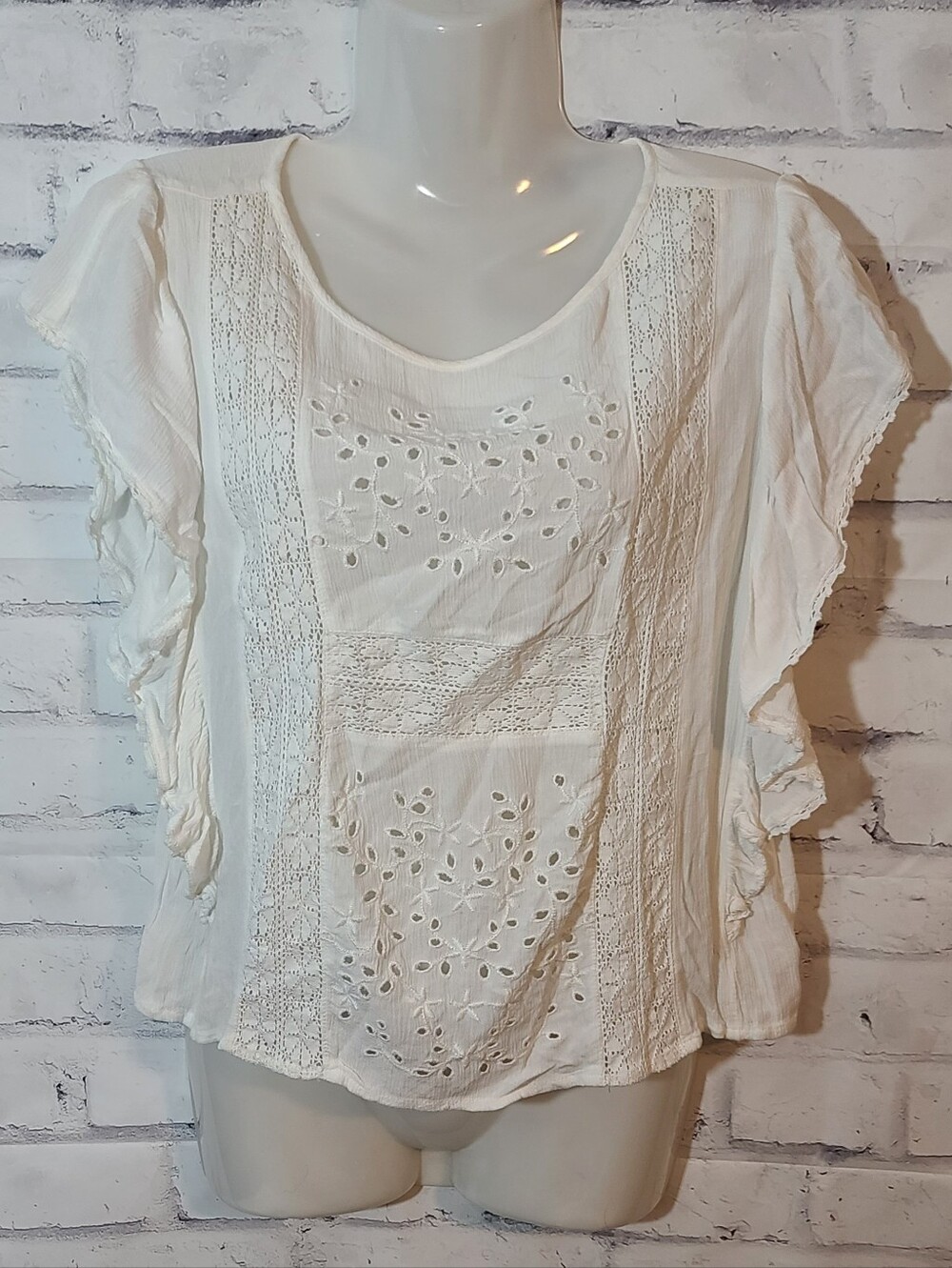 American Eagle White Eyelet Lace Flutter Sleeve Keyhole Blouse S